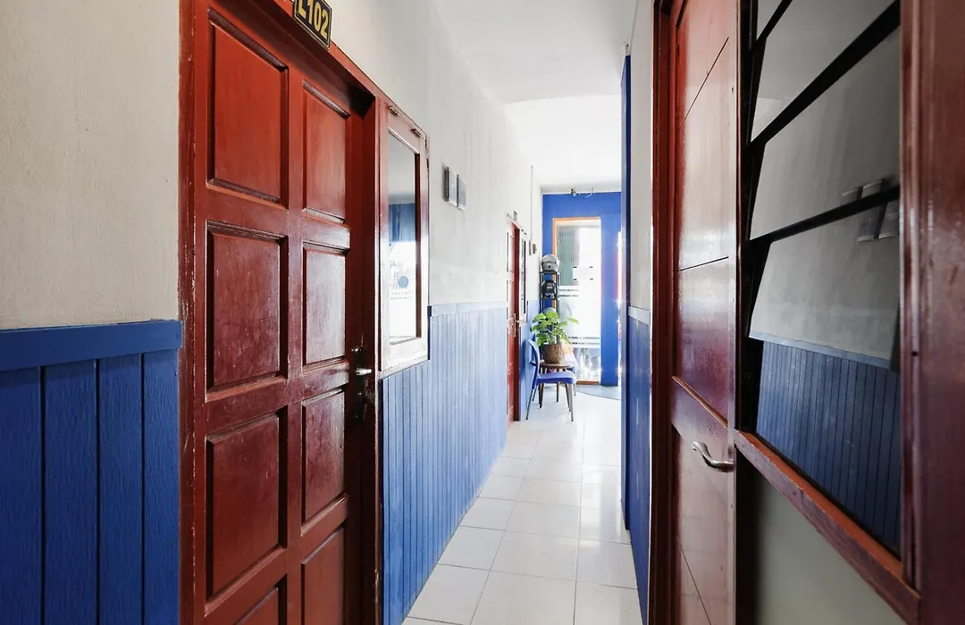 RedDoorz near Palembang Square Mall 2-1